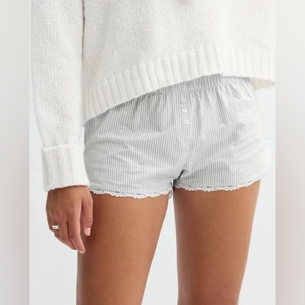 GRAY STRIPED BOXER SHORTS